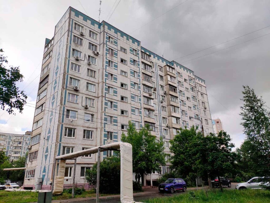 Дом серии 1Р-303 в Химках (улица Машинцева)