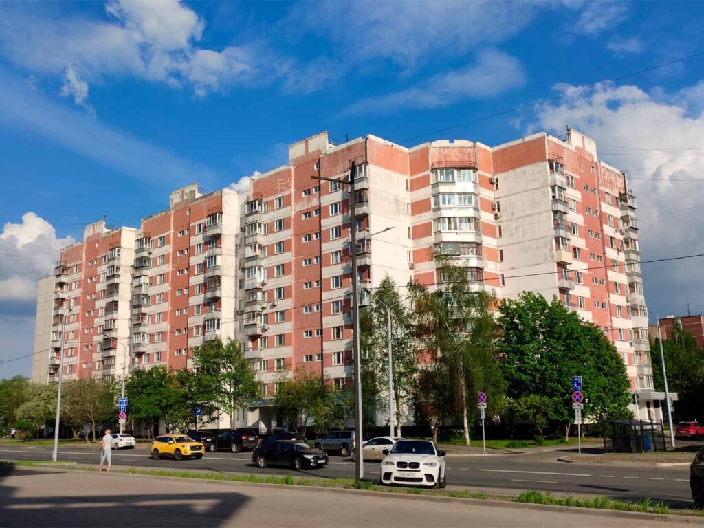 П-3 с угловой секцией на Южнобутовской улице
