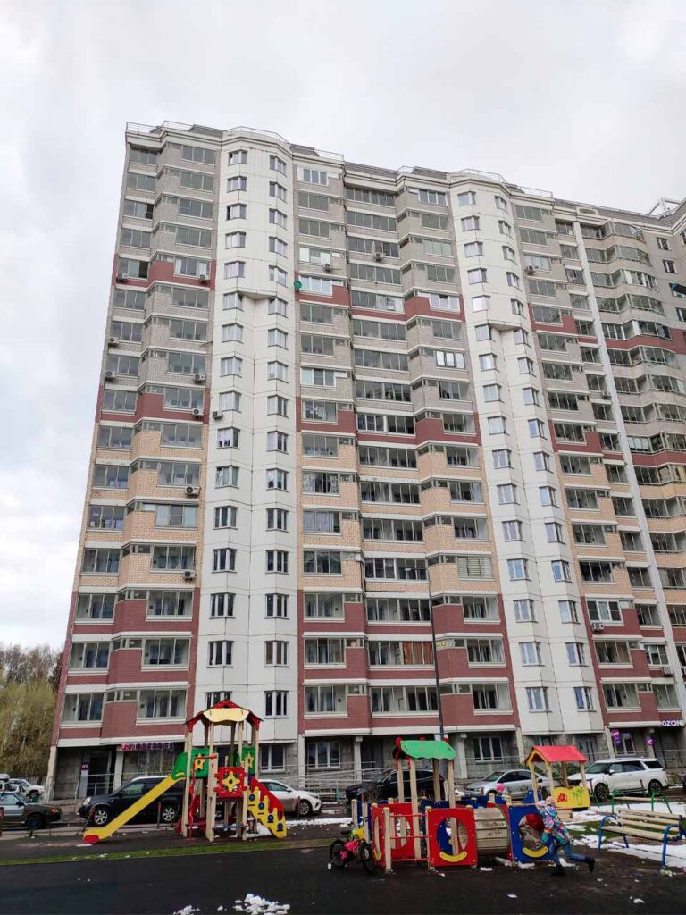 П-44К в ЖК «Первый Андреевский» (посёлок Андреевка Солнечногорского района). Задний фасад