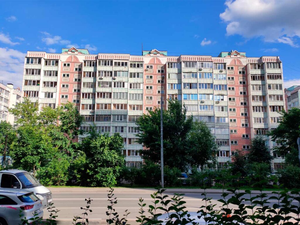 Дом модификации 111-90.1-1М на Институтской улице