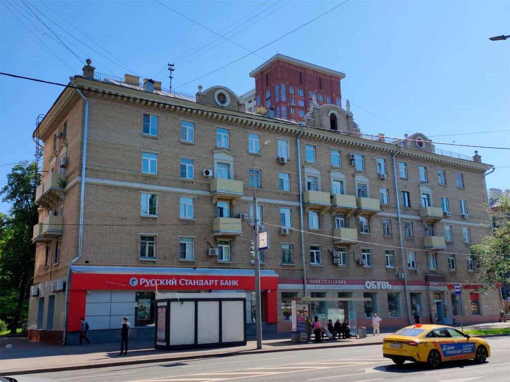 Дом серии Сергеева на улице Маршала Бирюзова (год постройки – 1951)