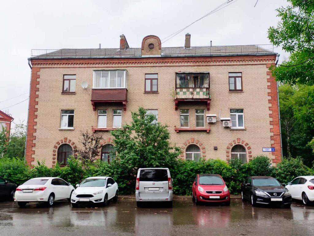 Дом серии Сергеева на Новой улице