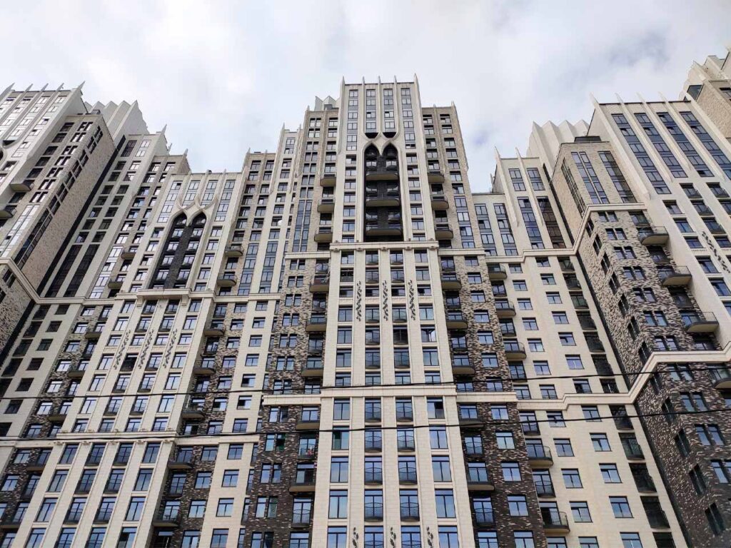 Фасад ЖК «Достижение», верхние этажи