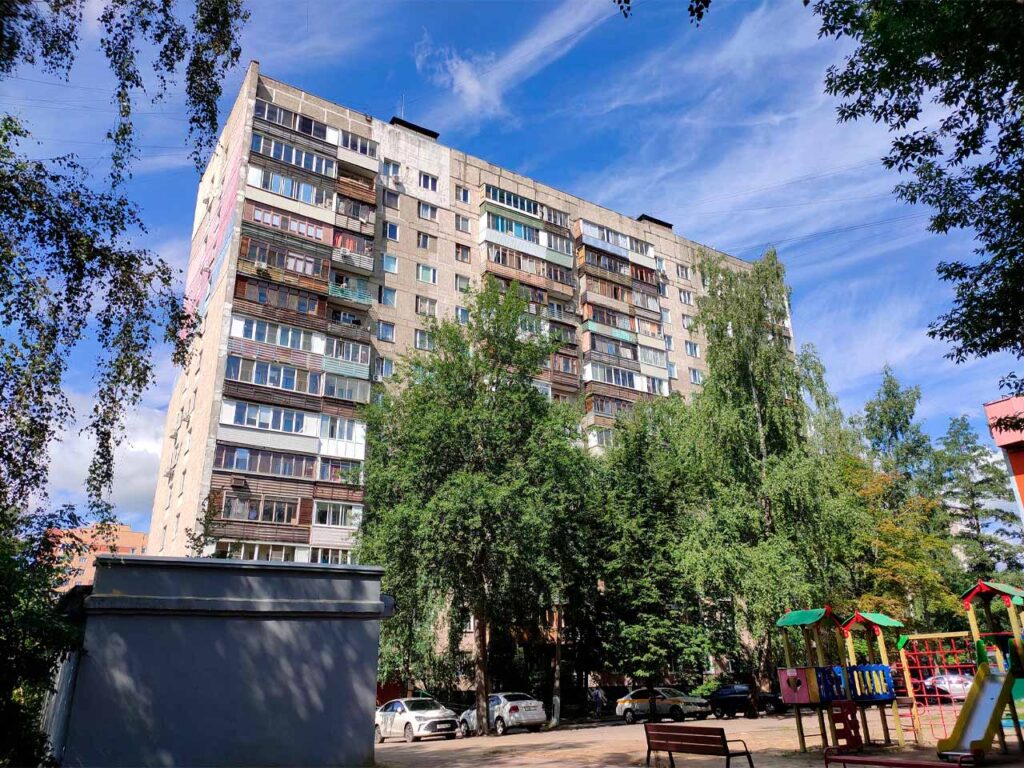 Двухсекционный И-209А на Юбилейной улице в Железнодорожном