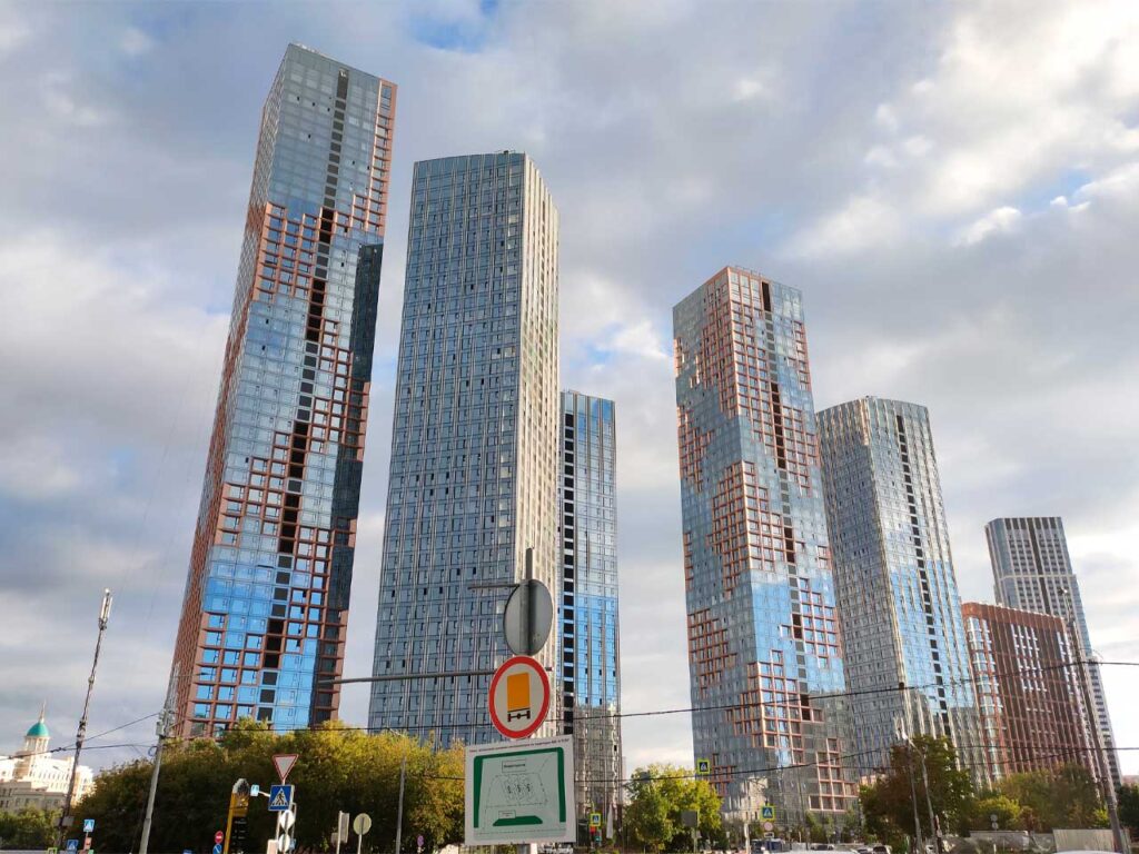 Жилой комплекс бизнес-класса «Левел Мичуринский» на Озёрной улице