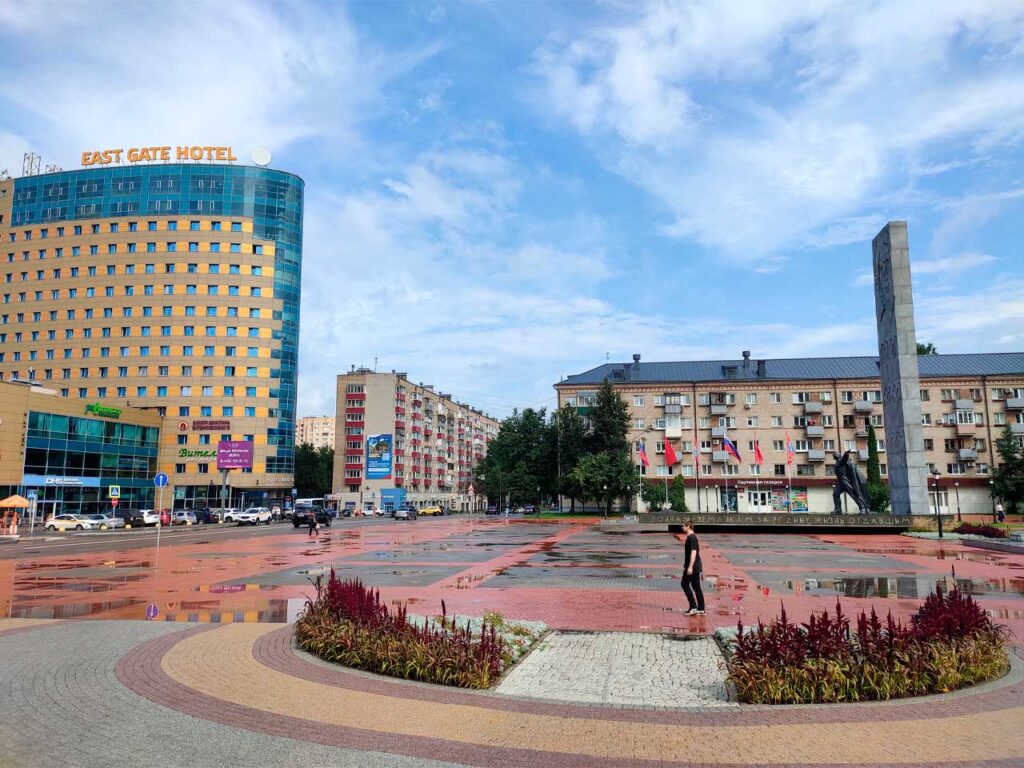 Площадь Славы и памятник воинам-землякам в Балашихе